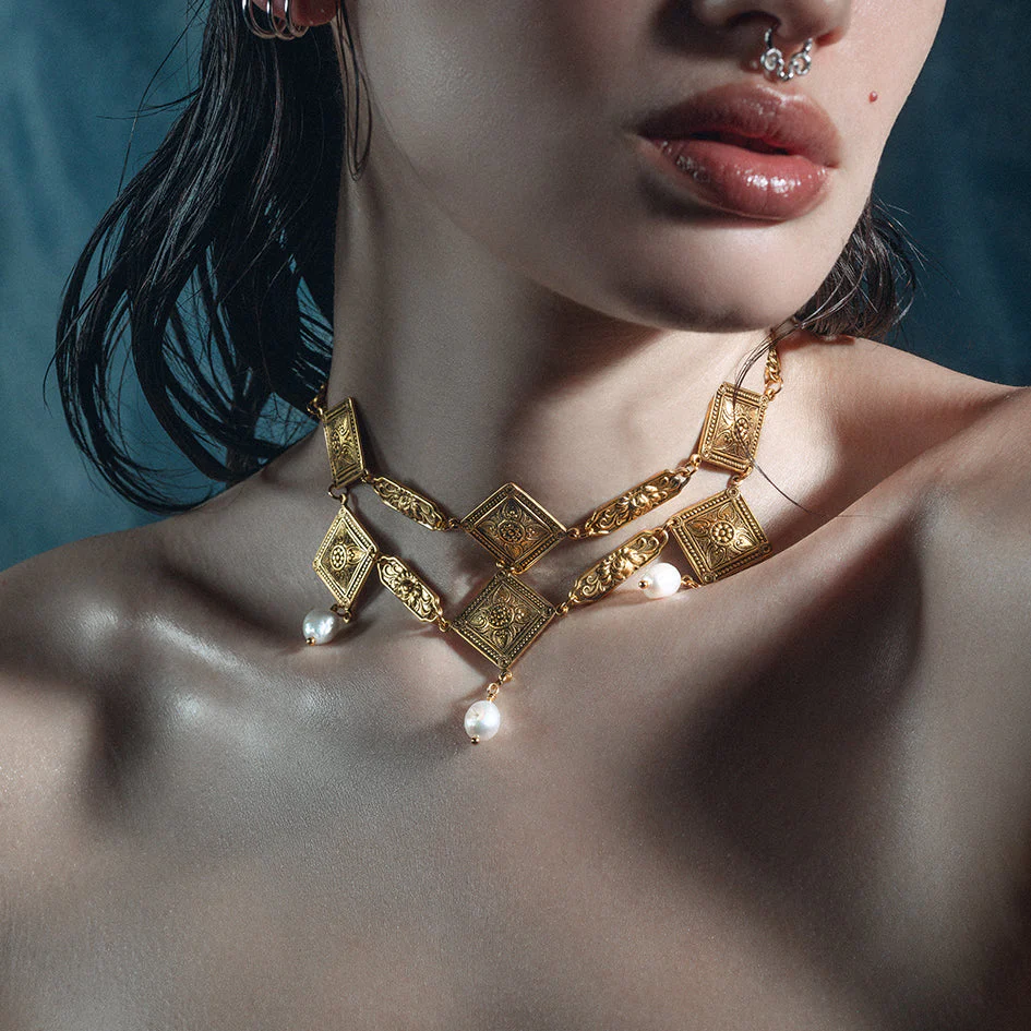 A DEEP LURE. Romantic Pearl Choker - Gold