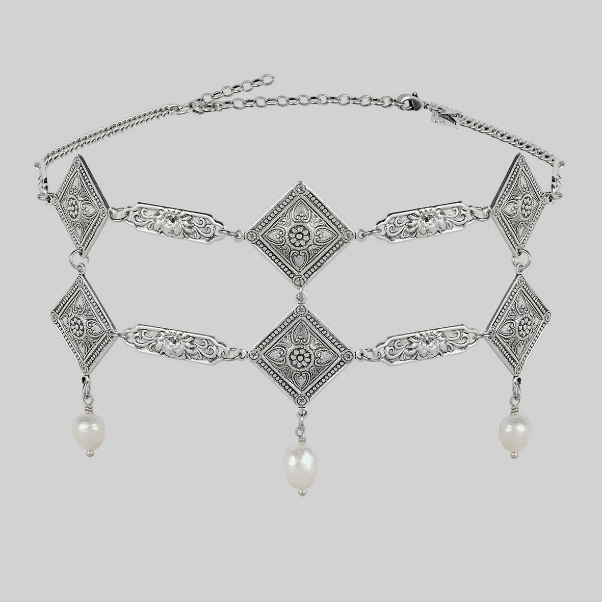 A DEEP LURE. Romantic Pearl Choker - Silver