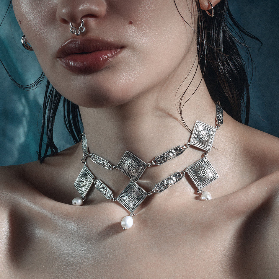 A DEEP LURE. Romantic Pearl Choker - Silver - Image 2