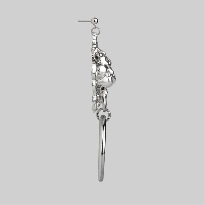 ANWAR. Lion Knocker Earrings - Silver - Image 4