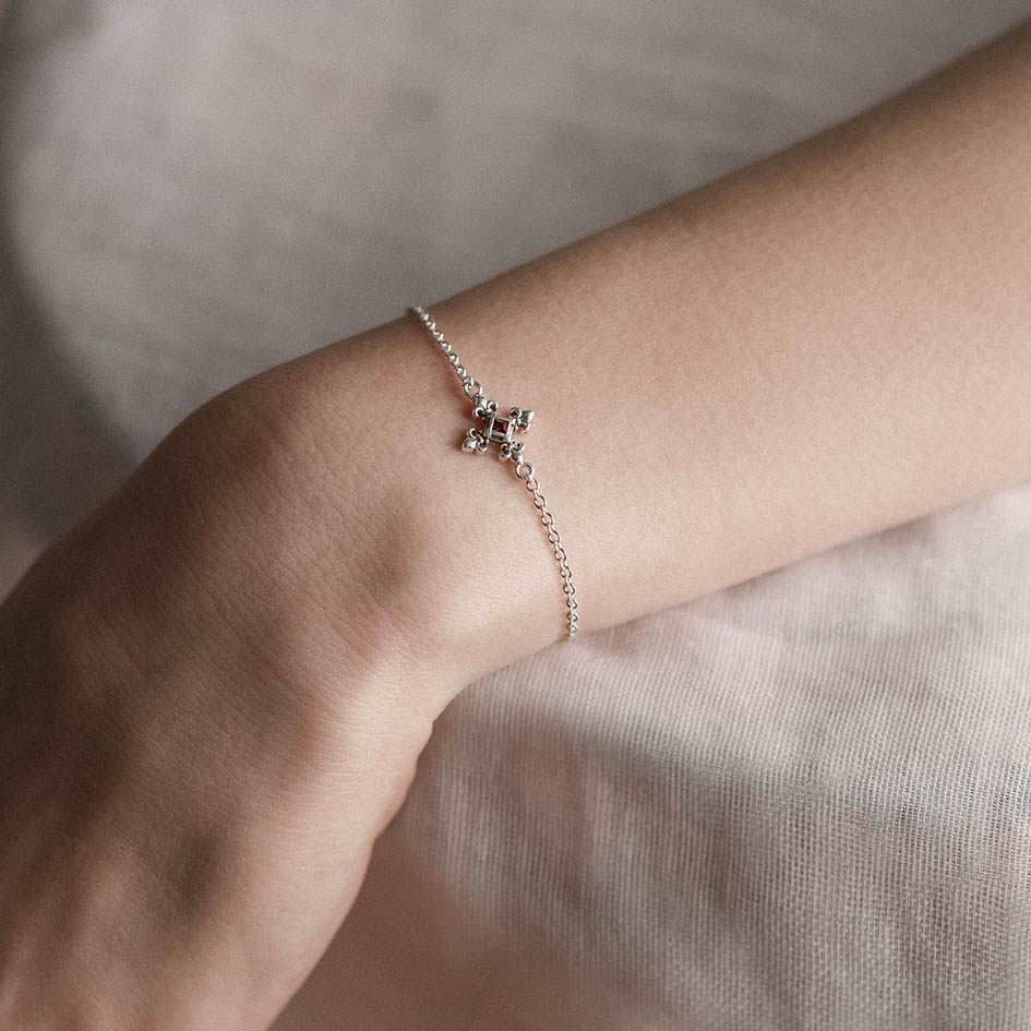 CRIMSON. Fleur de Lis Garnet Bracelet - Silver - Image 2