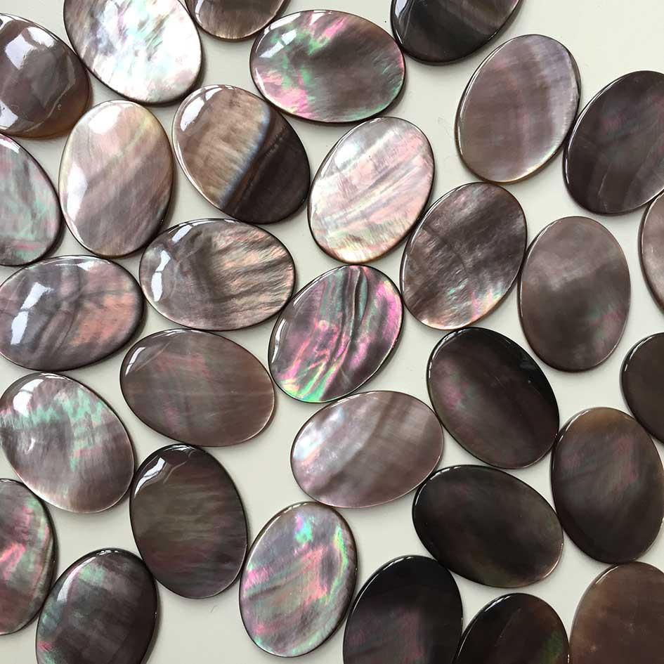 DARK BLOOM. Black Mother of Pearl Choker - Silver - Image 4