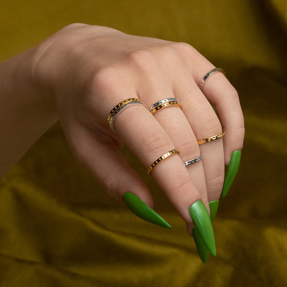 DAYS DELIGHT. Delicate Star Stacking Ring - Silver - Image 2