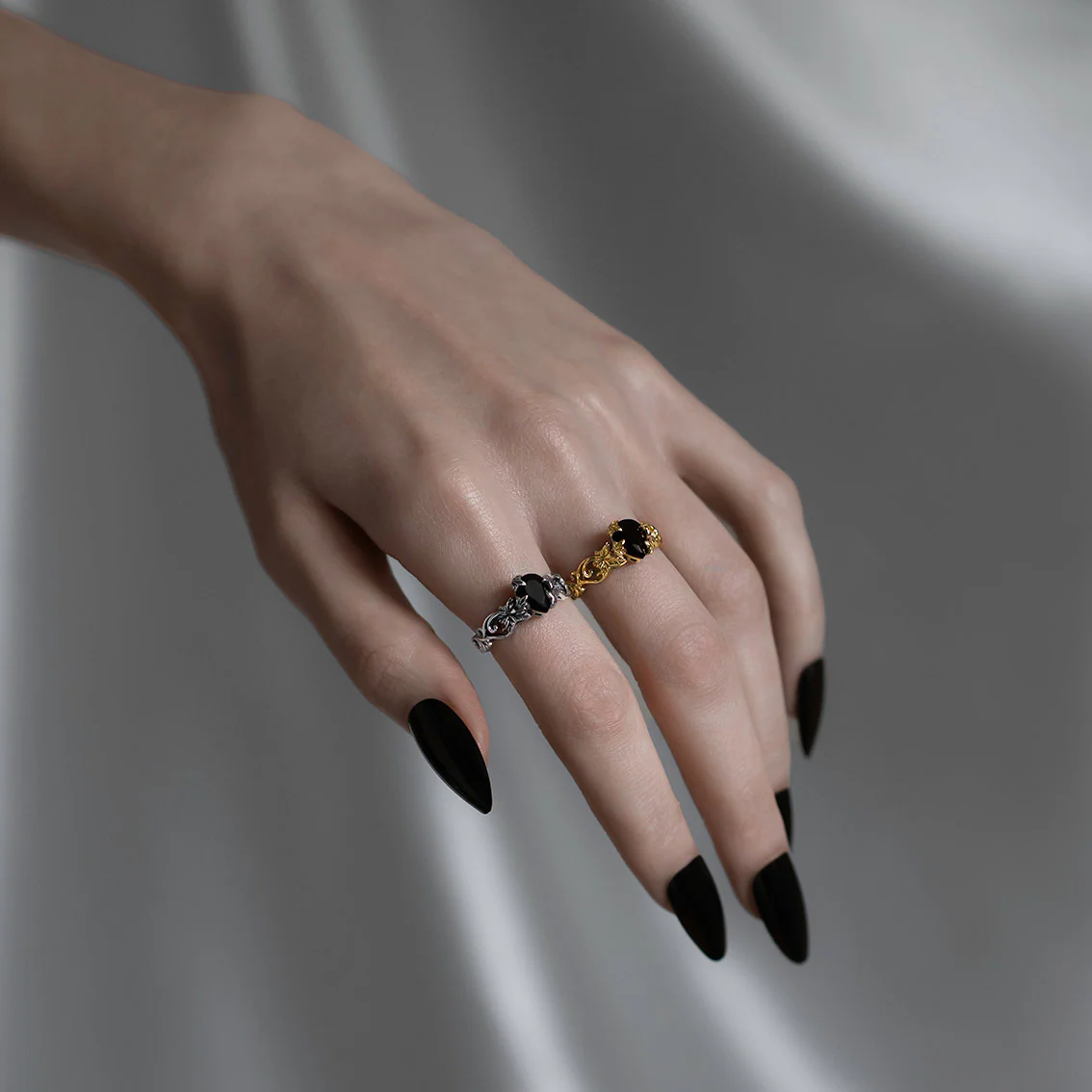 FERONIA. Secret Garden Black Onyx Ring - Silver - Image 3