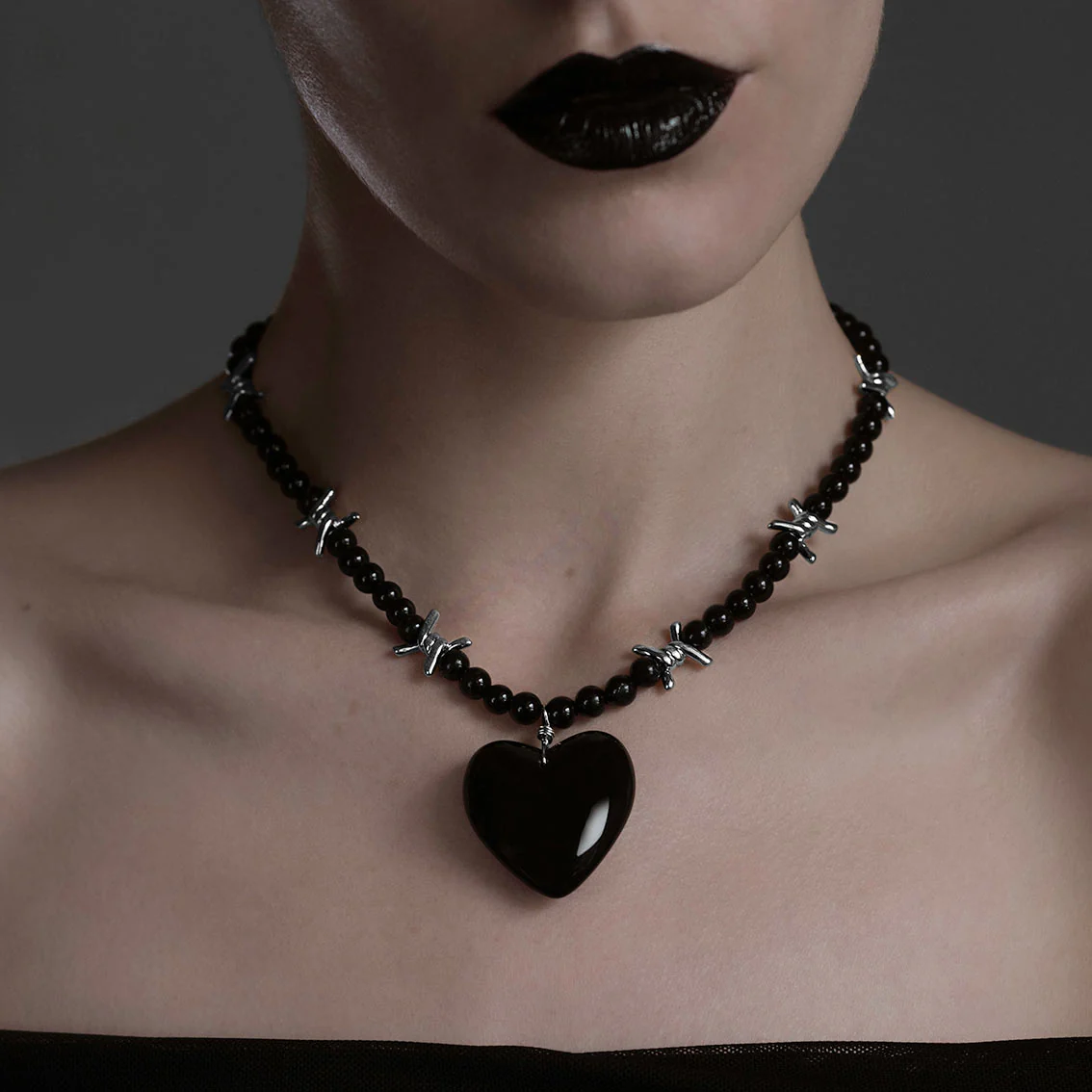 HEART OF STONE. Black Onyx Bead Necklace - Silver - Image 2
