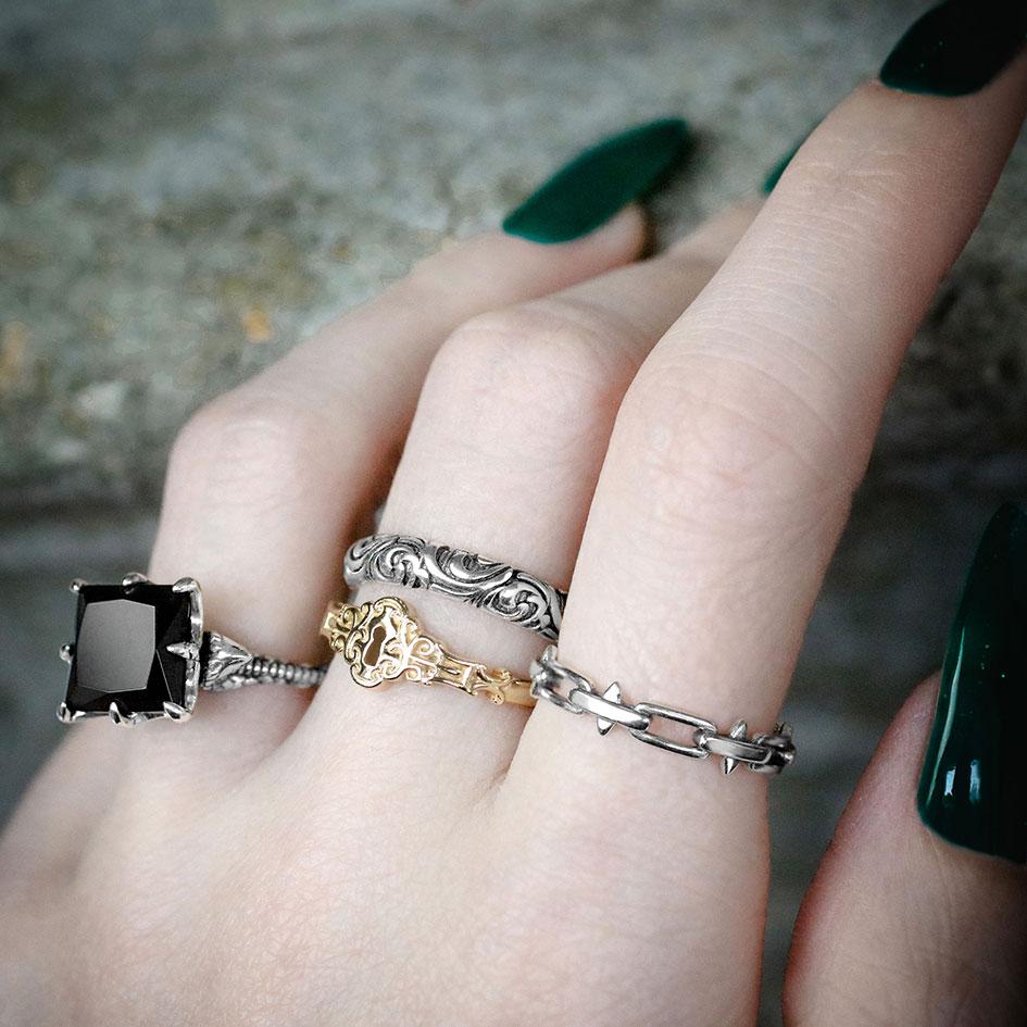 LUCIA. Spiked Chain Ring - Gold - Image 2