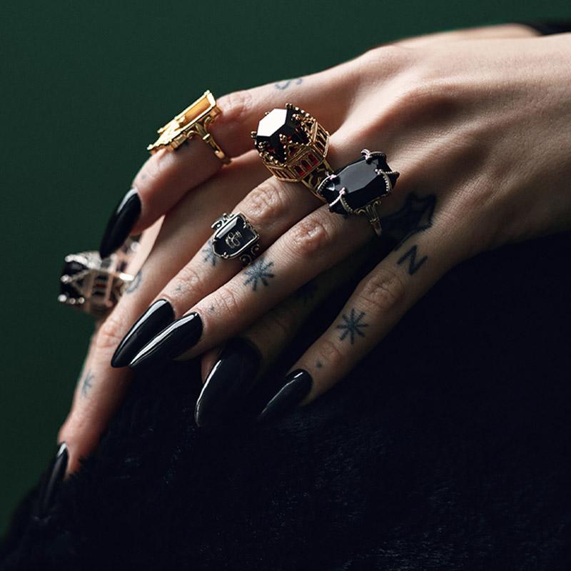 MAGDALENA. Black Spinel Gothic Ring - Silver - Image 2