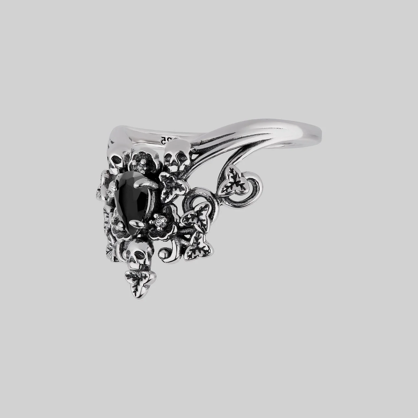 MALVOLIA. Garden of Remembrance Black Onyx Ring - Silver - Image 3