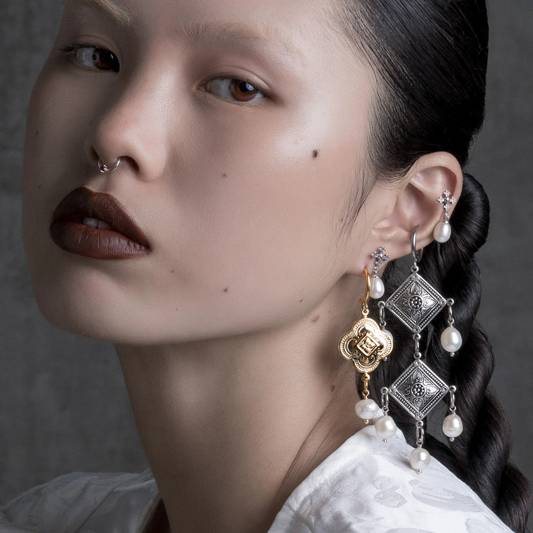 REALM. Quatrefoil Pearl Hoop Earrings - Gold - Image 3