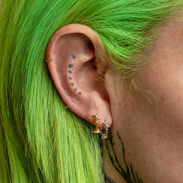 SURVIVAL. Symbolic Barbed Wire Clicker Hoop Earrings - Gold - Image 2