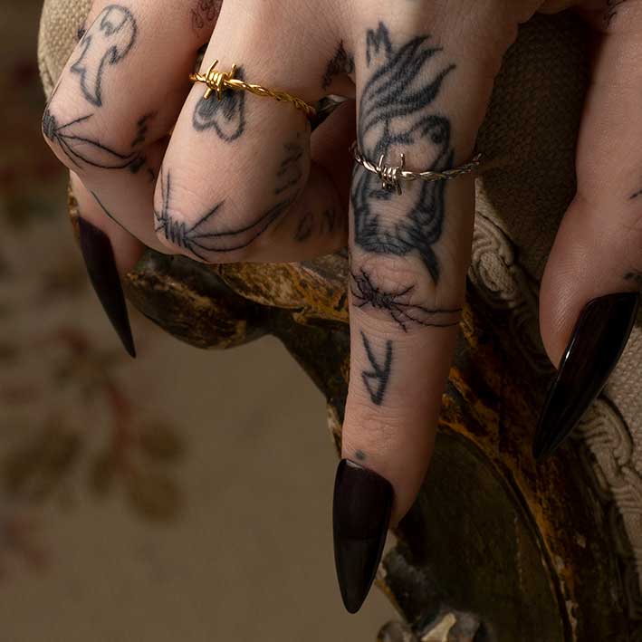 SURVIVAL. Symbolic Barbed Wire Ring - Gold - Image 2