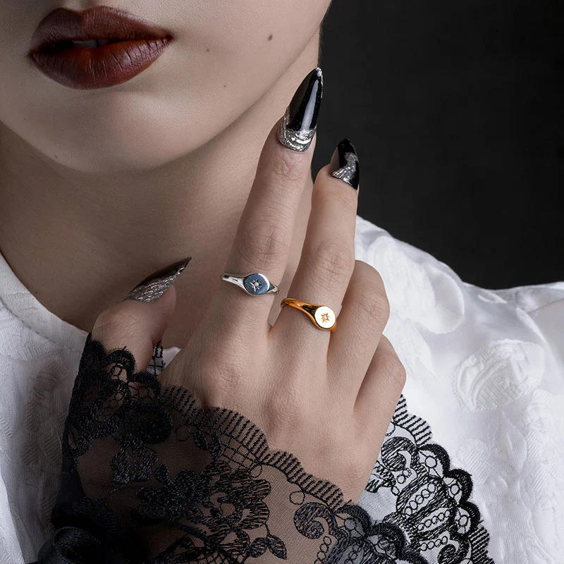 VICTORIA. Opal Signet Ring - Gold - Image 2