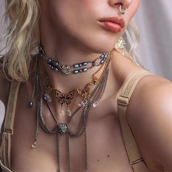VIRESCENT. Claw Heart Pearl Choker - Silver - Image 2